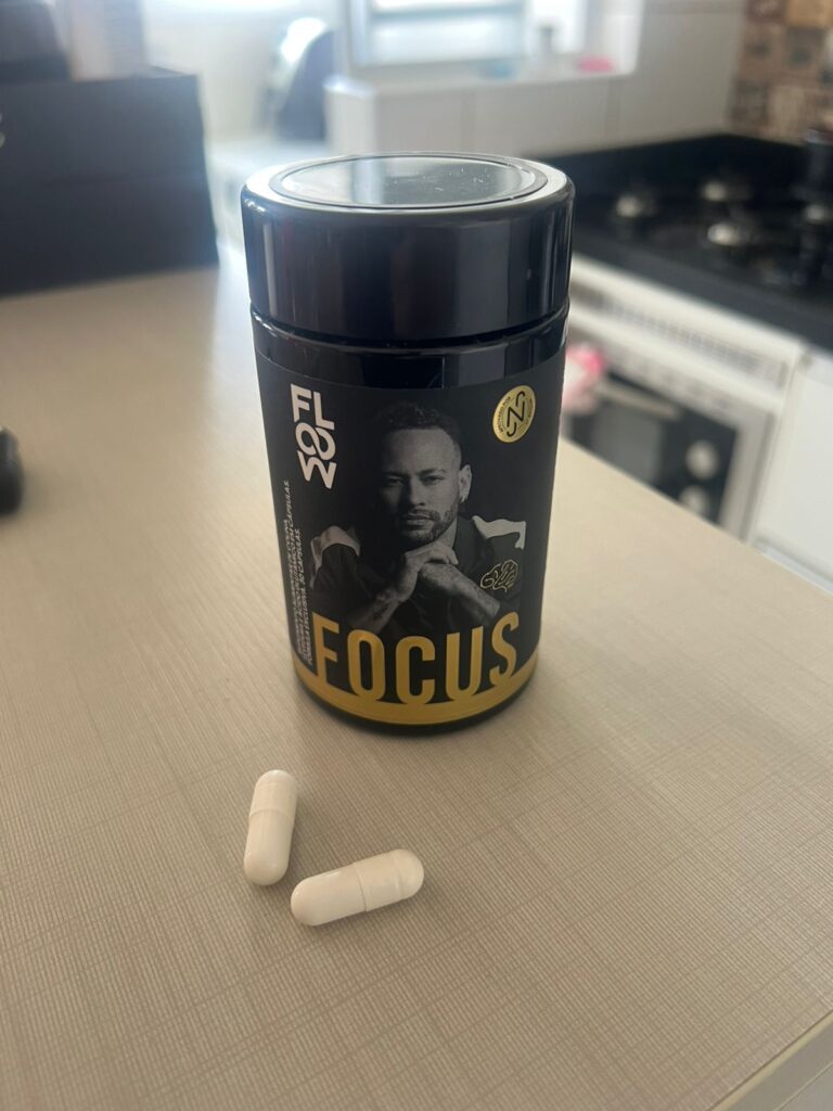 Pedro Thunder segurando Focus Floow